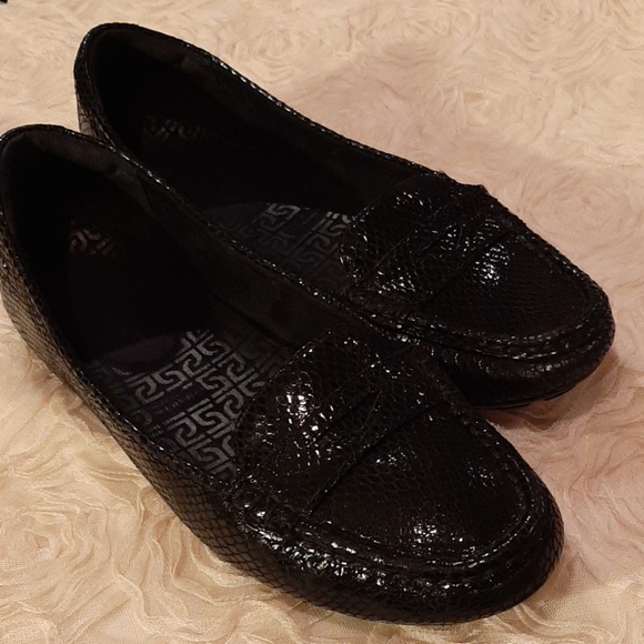 Rockport Shoes - Rockport"JACKIE" high shine snakeskin loafer FINAL